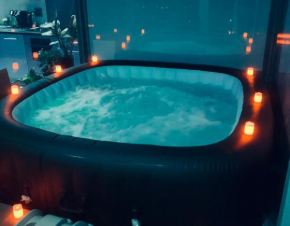 Luxury 9ine PENTHOUSE WITH GARDEN & JACUZZI